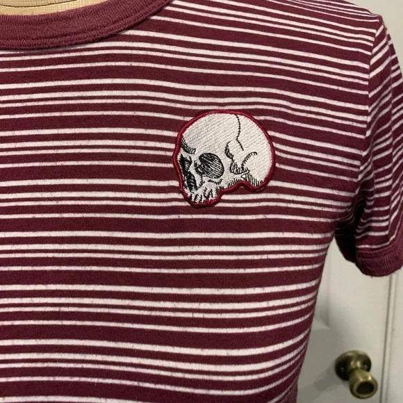 Gypsy Warrior Burgundy and White Striped Short Sleeve Crop Top W Skull Patch XS - Picture 2 of 5